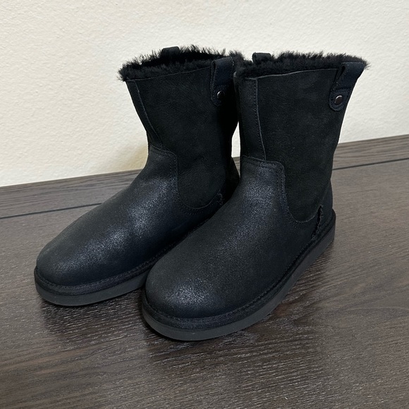 UGG Shoes - Ugg Australia Women's Sequoia Water Resistant Boots Size 6